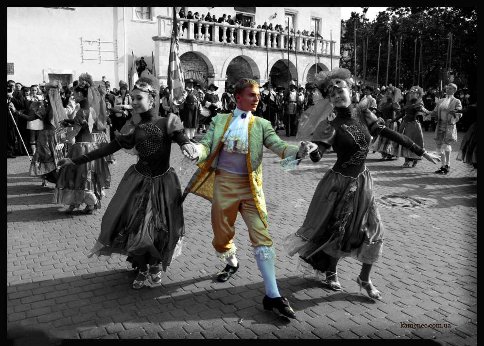 Танцоры на Ратушной площади. 